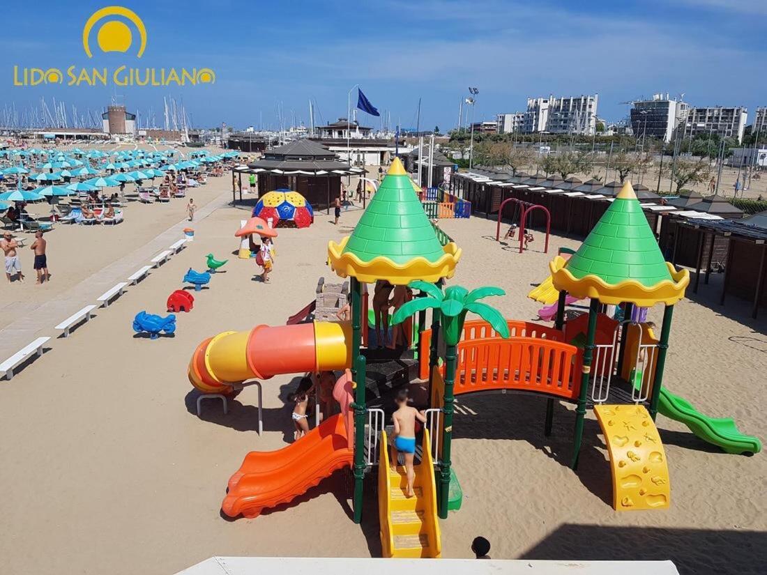 La Casa Di Clara Ombrellone Con 2 Lettini Al Lido San Giuliano Gratis E Parcheggio Privato Gratis Apartment Rimini Ngoại thất bức ảnh